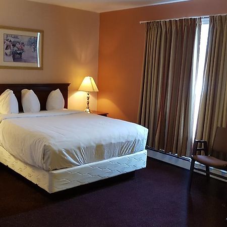 Queens Arms Inn Шарлоттаун Екстер'єр фото