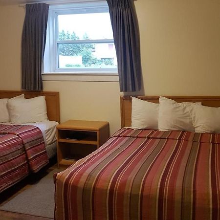 Queens Arms Inn Шарлоттаун Екстер'єр фото